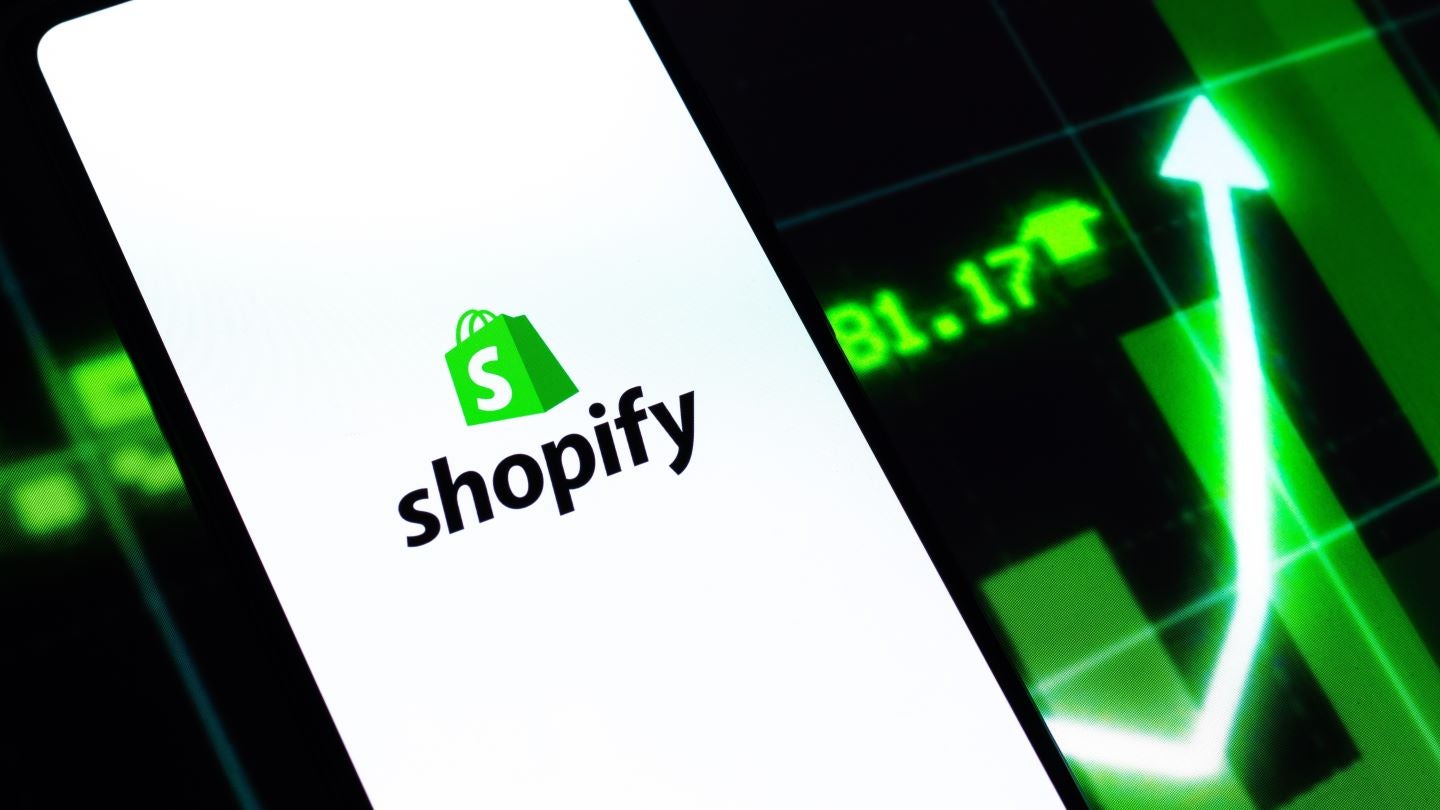 Shopify store crypto refund policy example