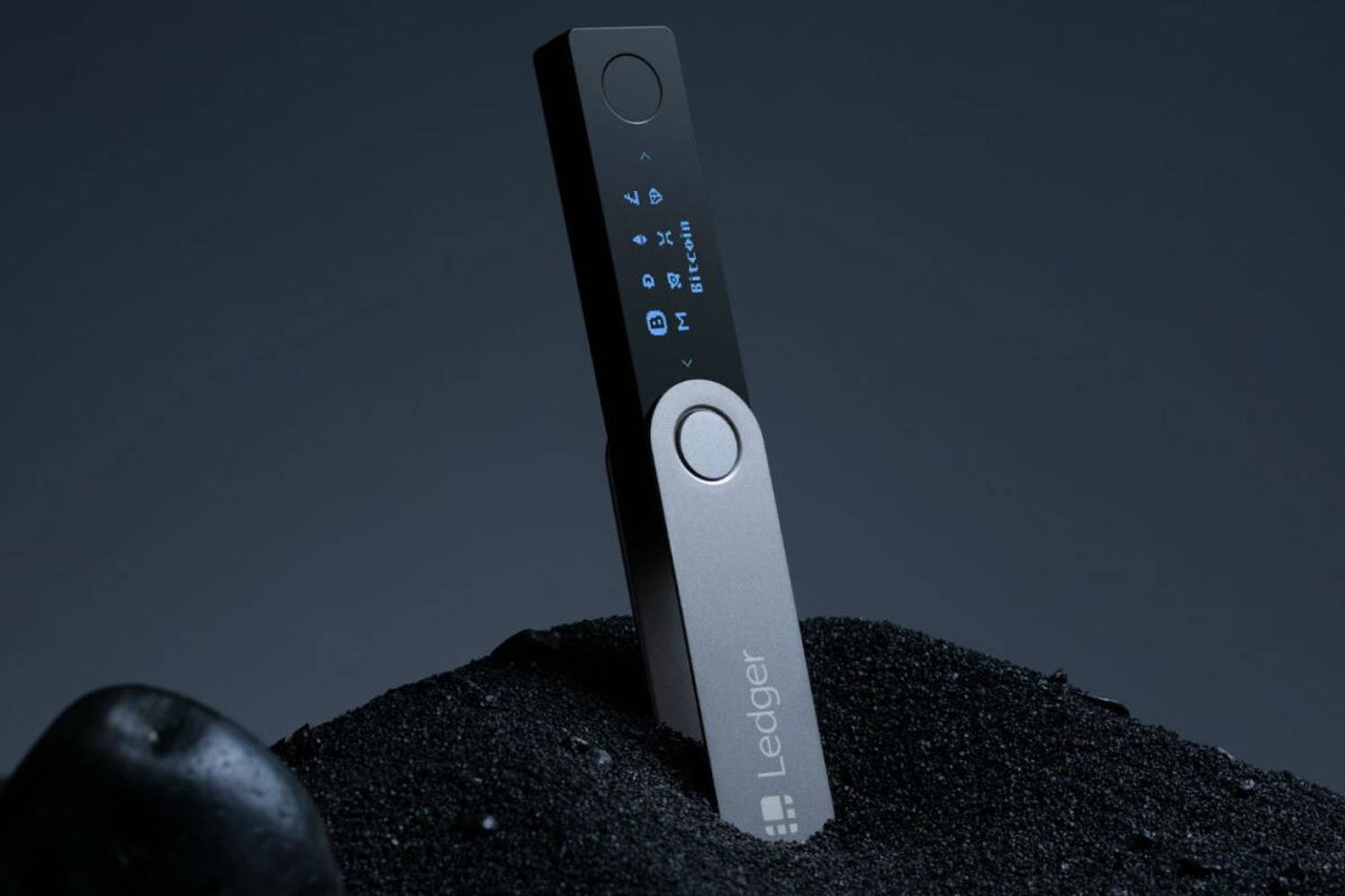 Solana Saga Seed Vault and Ledger hardware wallet