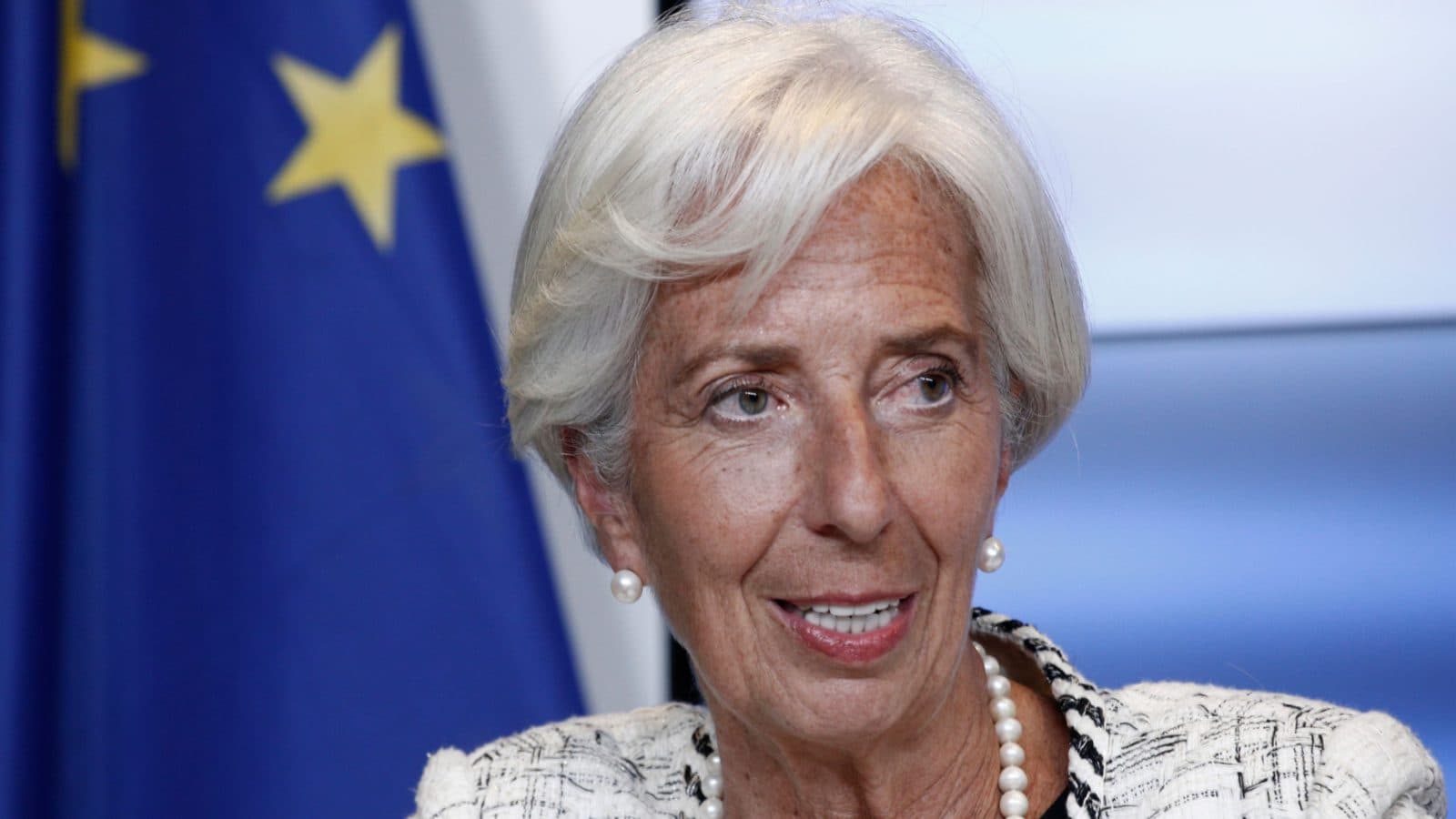 MiCA stablecoin usage limits