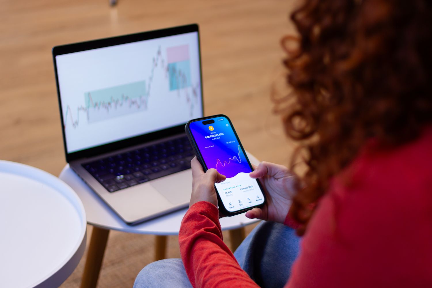 investor using crypto ETF platform