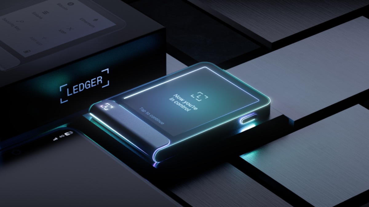 Ledger hardware wallet connected to Solana Saga