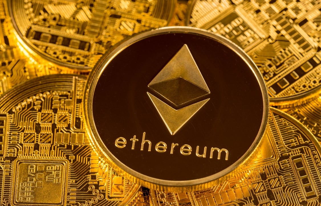 Ethereum restaking decentralization EigenCloud