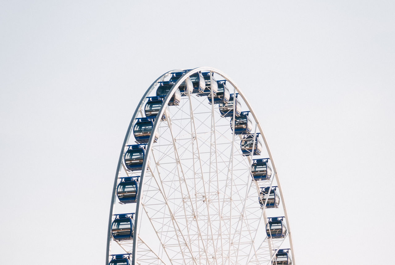 GMX V2 portfolio hedging with correlated asset shorts