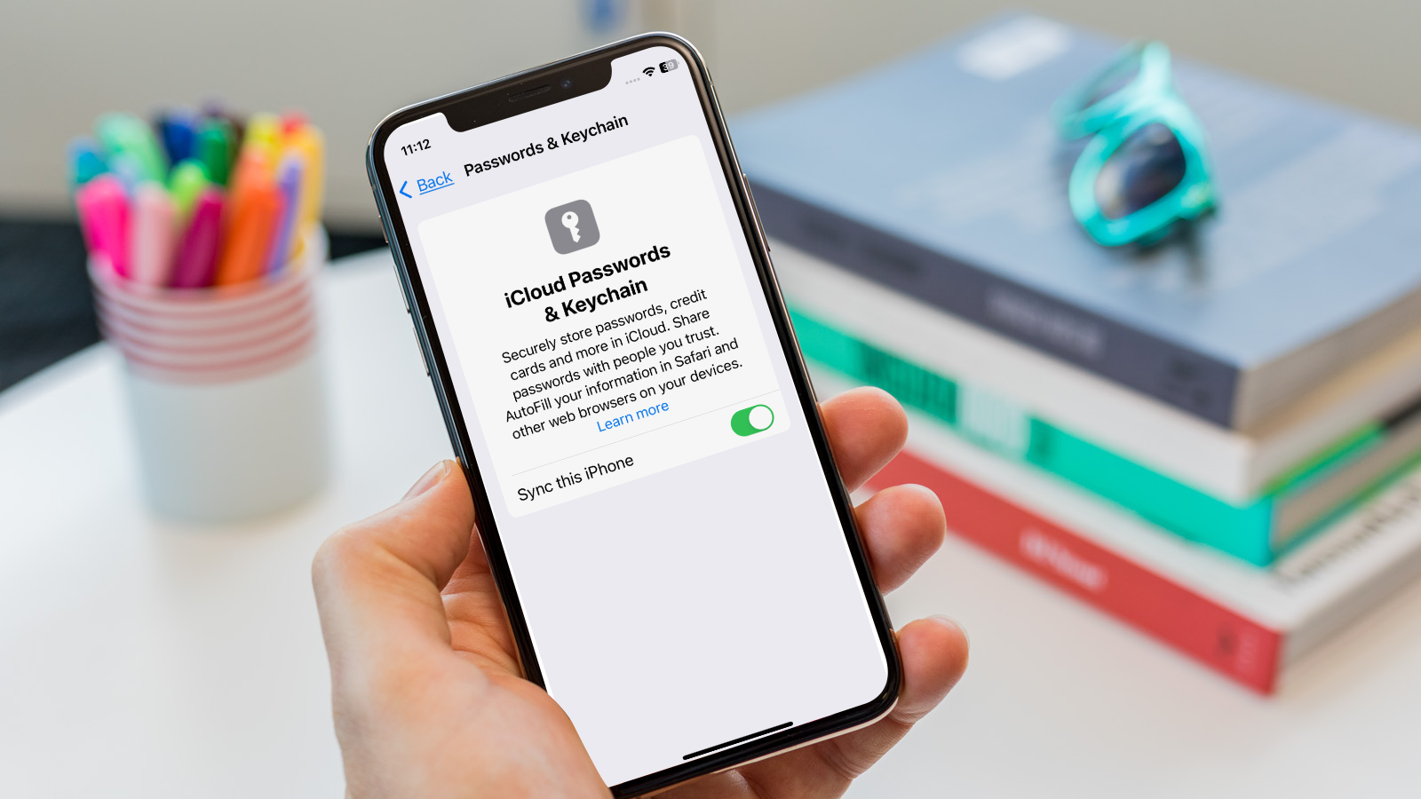 iCloud Keychain passkeys sync