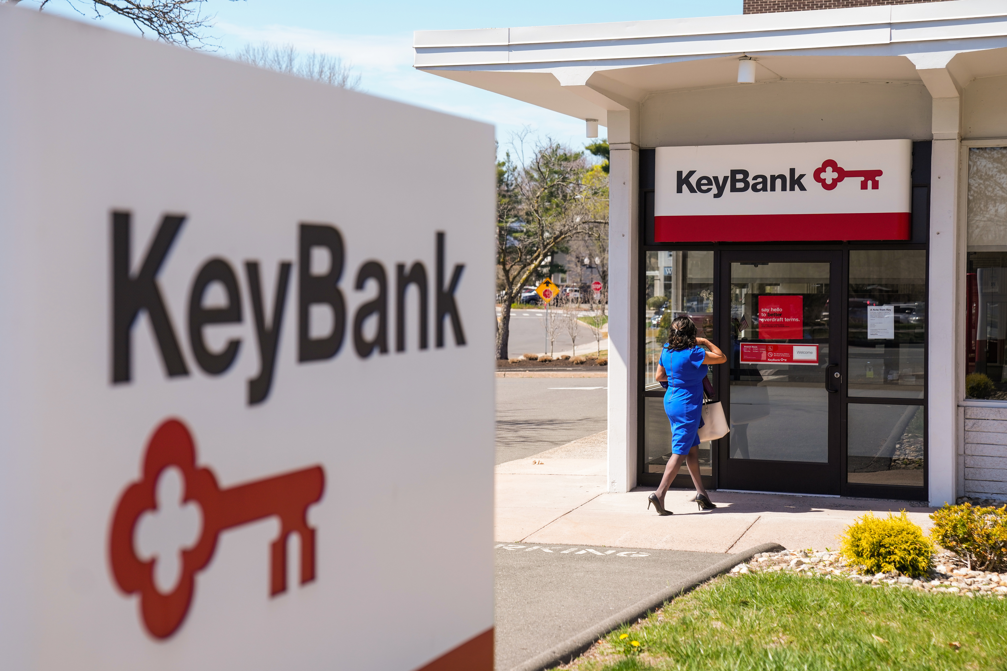 KeyBank cryptocurrency services 2025