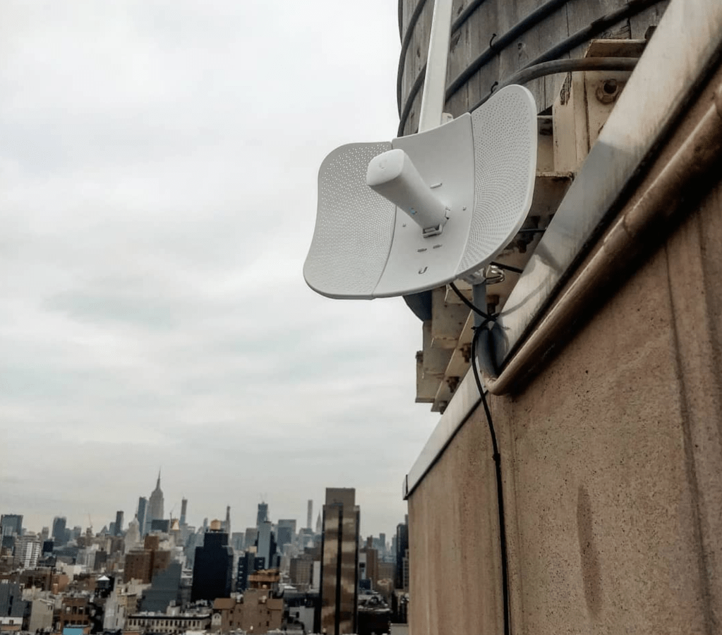 Dawn Internet rooftop antenna installed on urban building