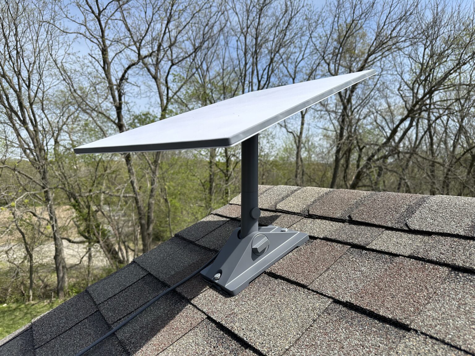 Dawn Internet rooftop antennas connecting homes in a neighborhood