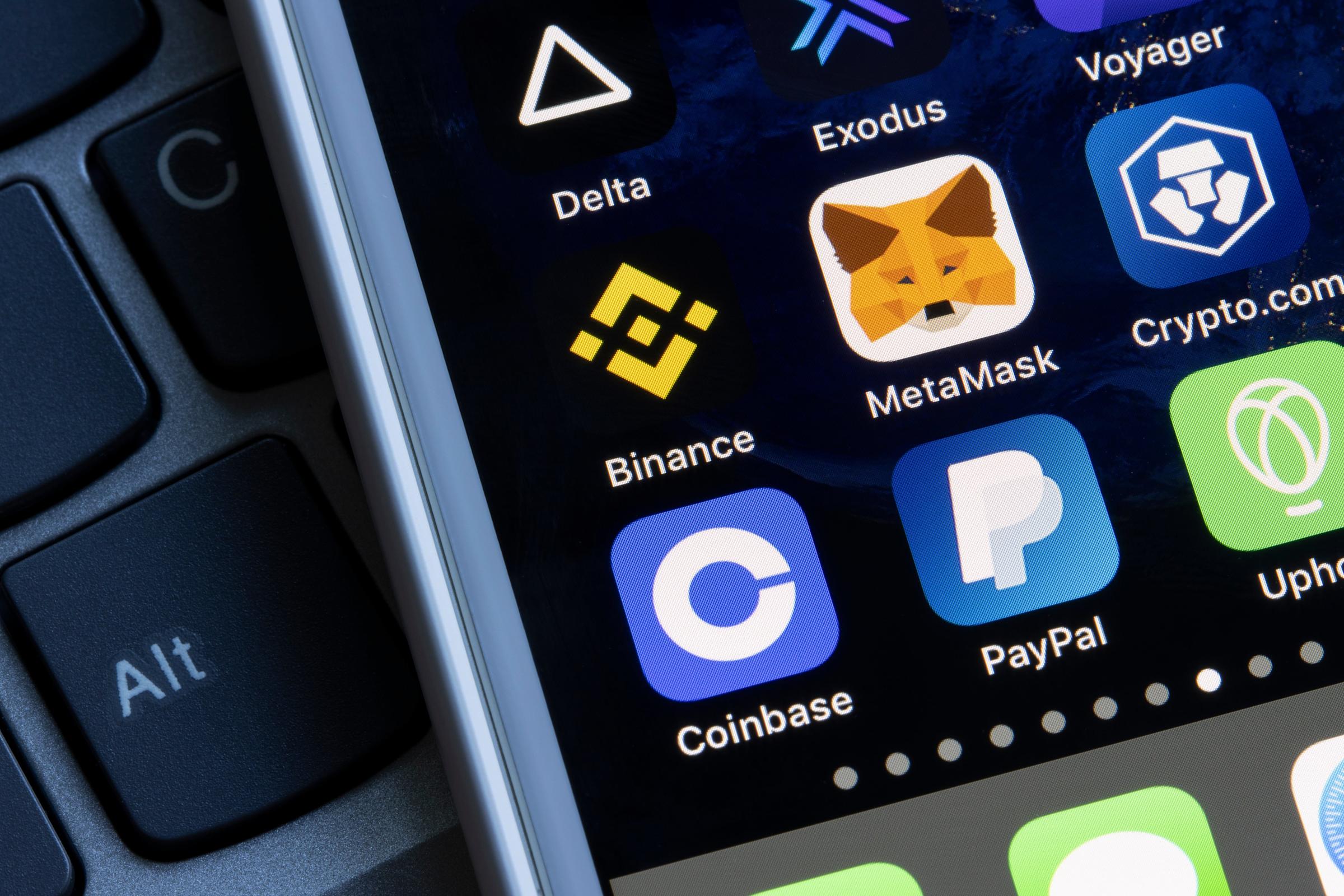 MetaMask mobile app Hyperliquid trading