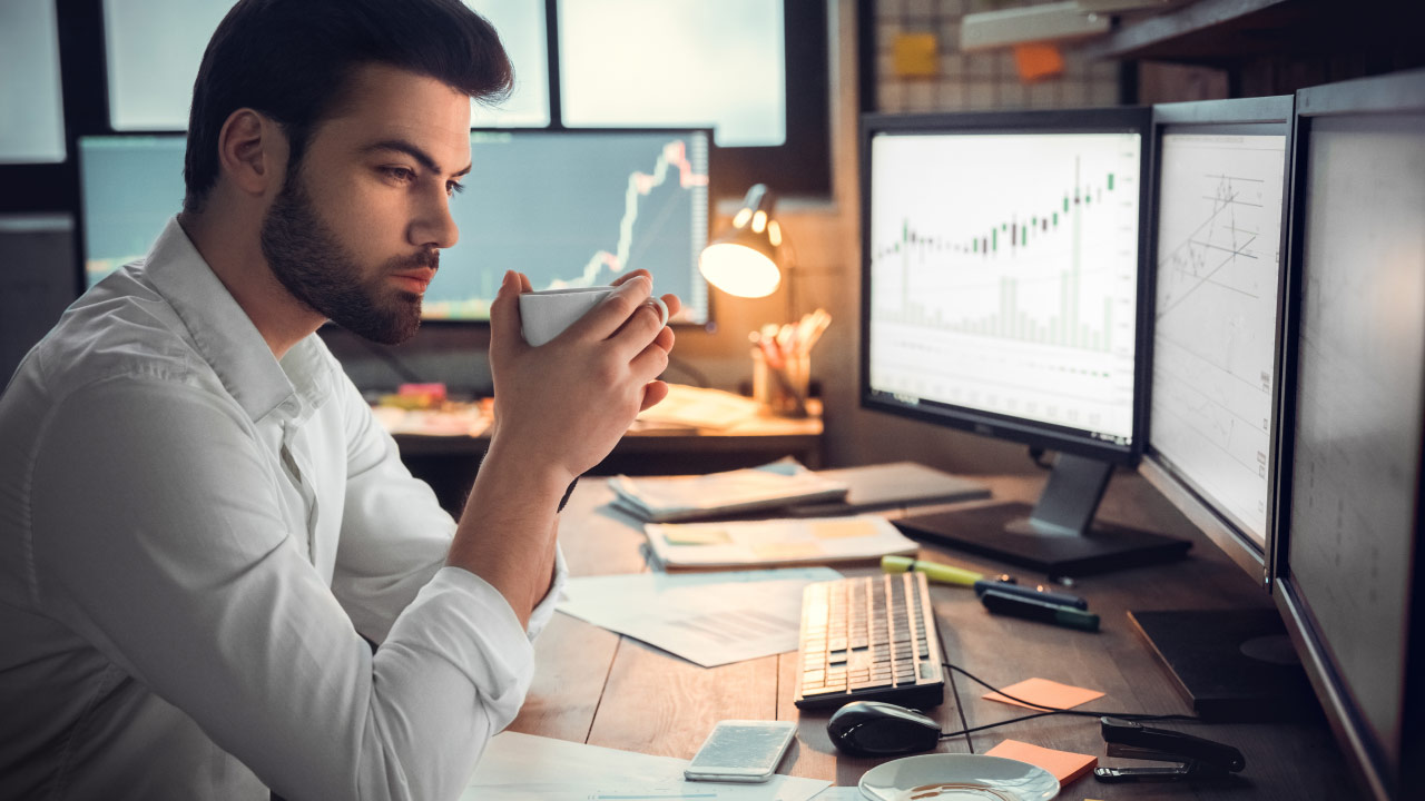 crypto trader monitoring market