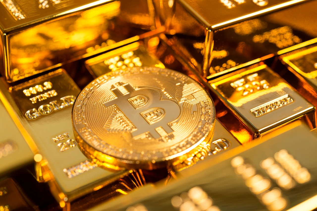 Close-up of gold bars with a blockchain ledger graphic overlay, symbolizing tokenized gold and digital asset investment in 2024.