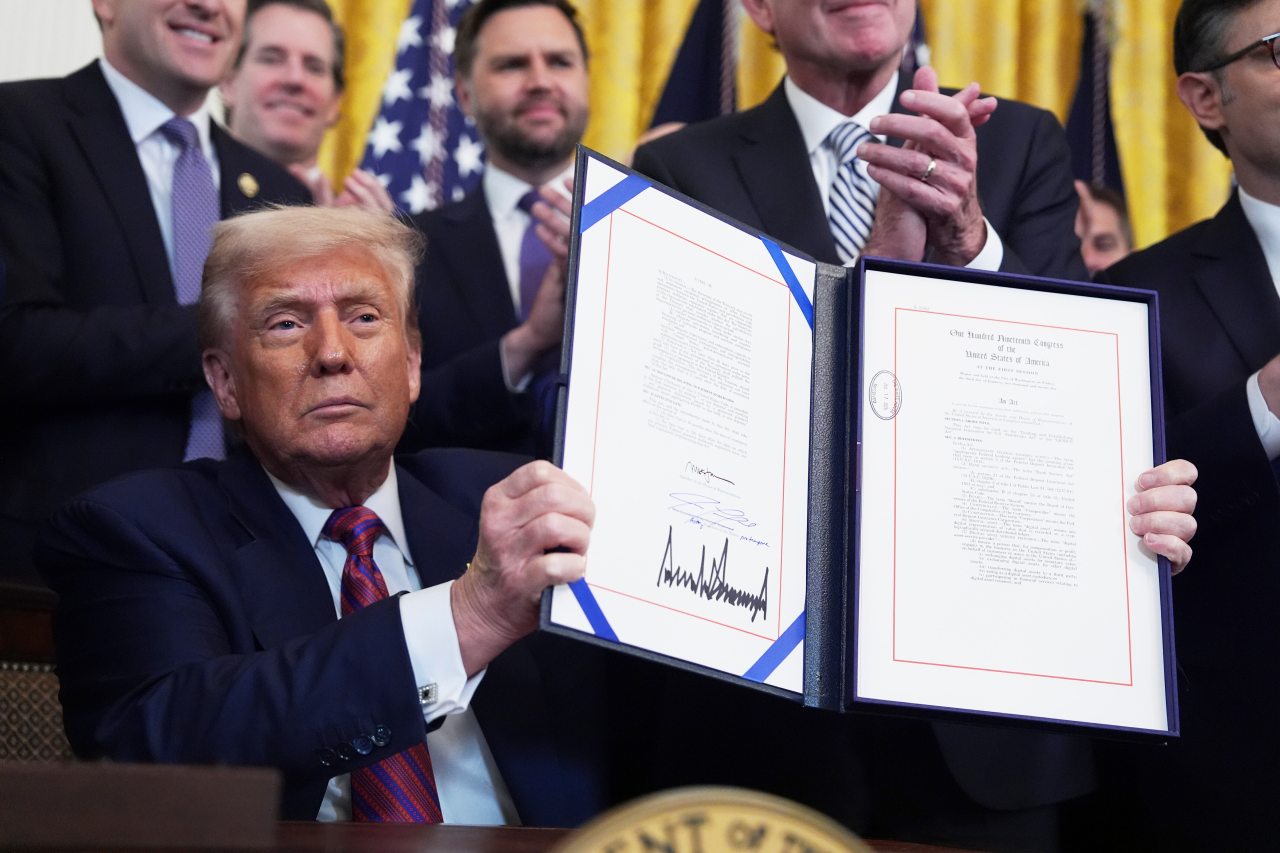 Split image of a 401(k) vault with traditional assets like stocks and bonds on one side, and alternative assets such as Bitcoin and private equity on the other, symbolizing Trump's executive order expanding retirement investment options.