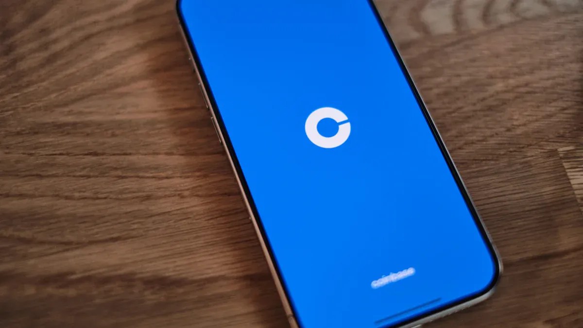 Secure digital vault representing crypto custody services at top US banks like BNY Mellon, State Street, JPMorgan Chase, and Fidelity in 2024