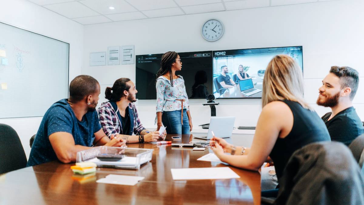 Remote Latin American tech team collaborating online in a vibrant digital workspace, representing USDC payroll solutions for startups