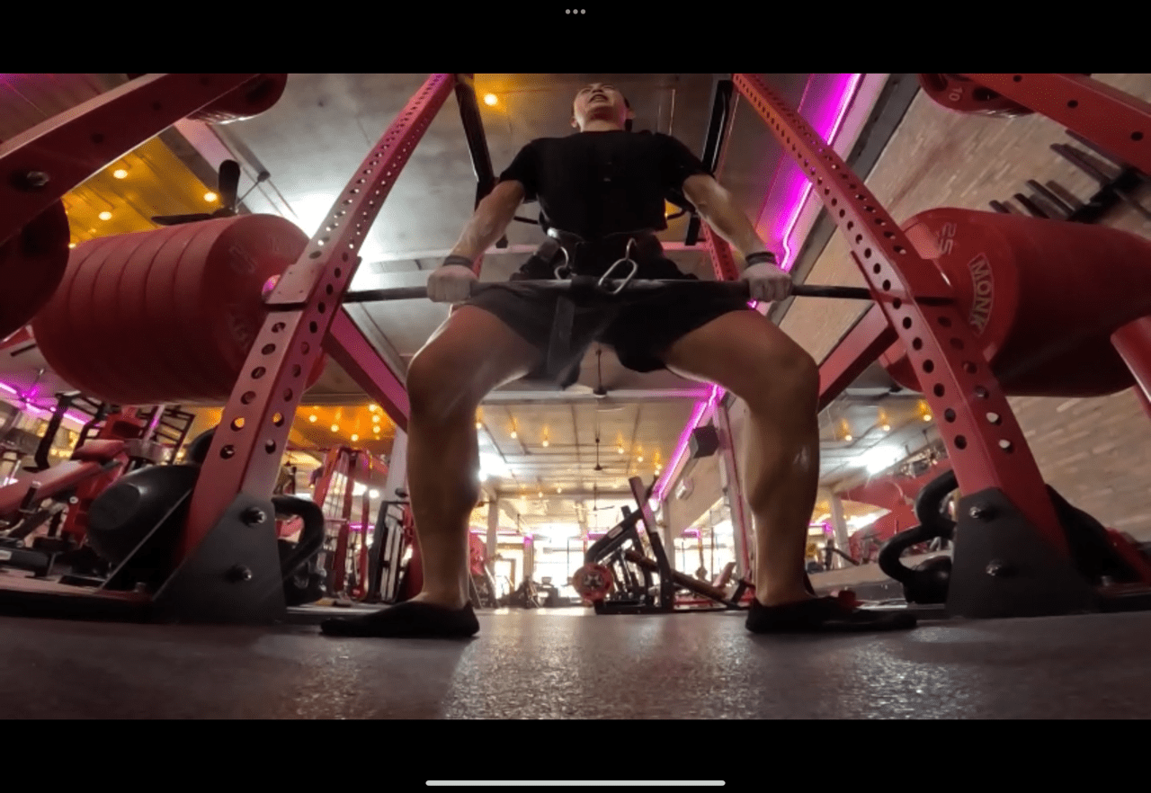 Comparison of traditional and Web3 daily fantasy sports platforms highlighting instant payouts, no KYC, and global access