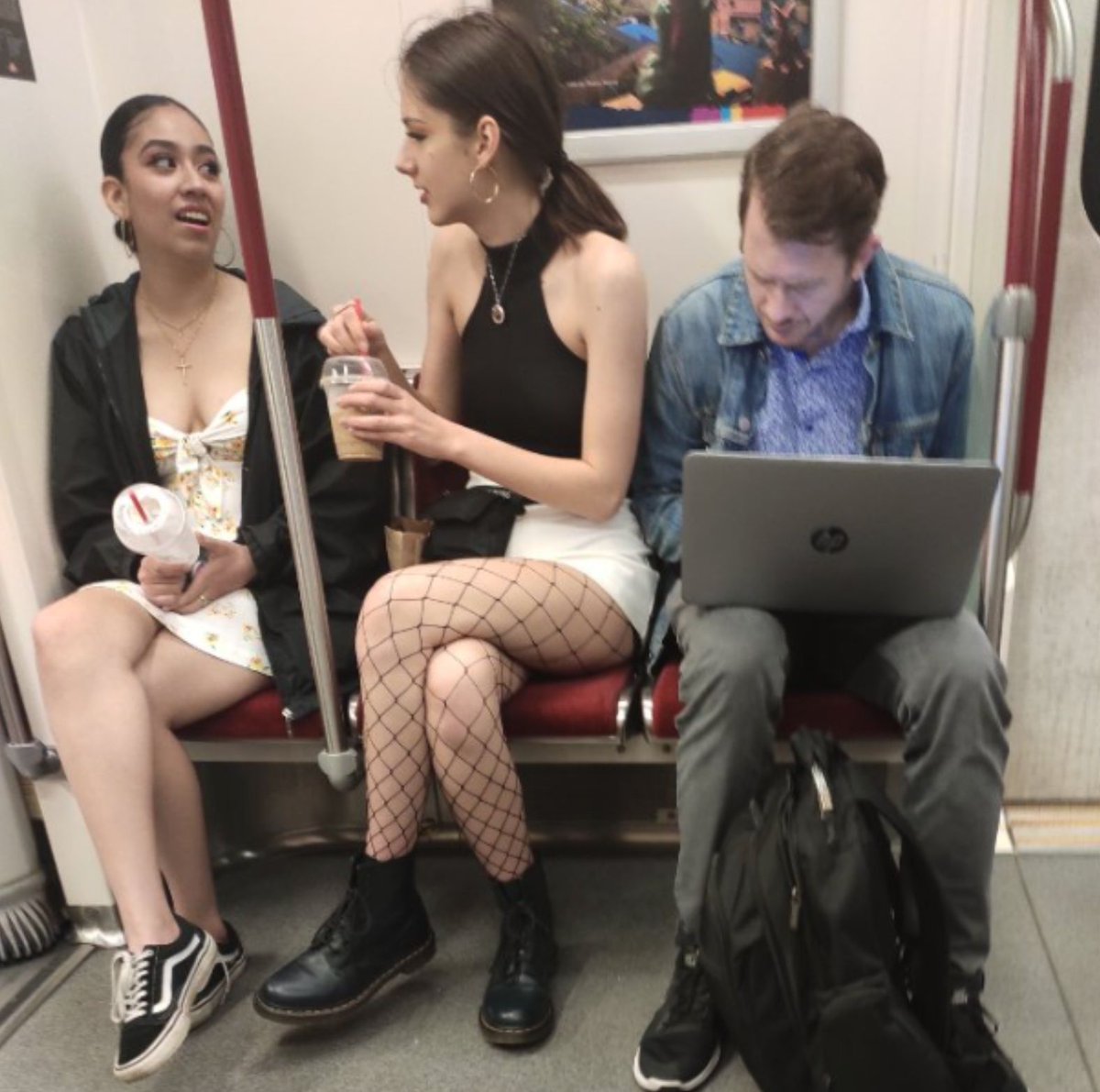 Infographic illustrating dual flow batch auctions with order batching, single-price clearing, and validator incentives in on-chain perpetual DEXs