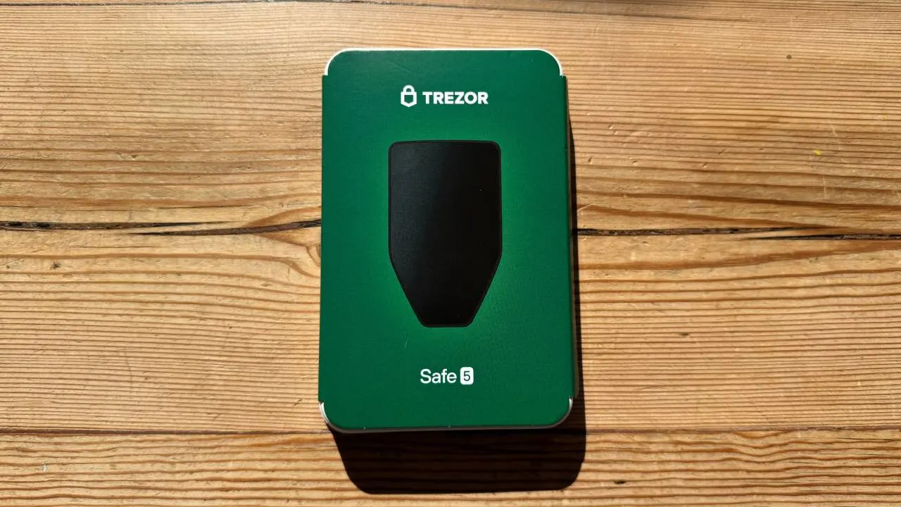 Trezor Safe 5 Gorilla Glass touchscreen