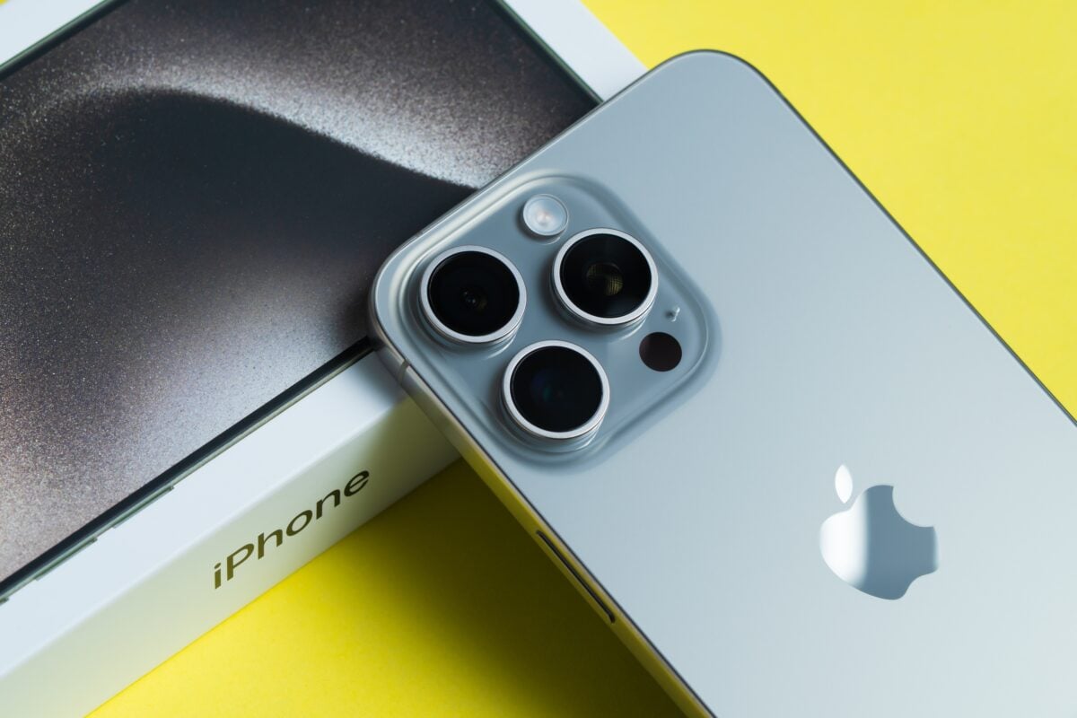 Apple iCloud trust vs hardware wallet independence