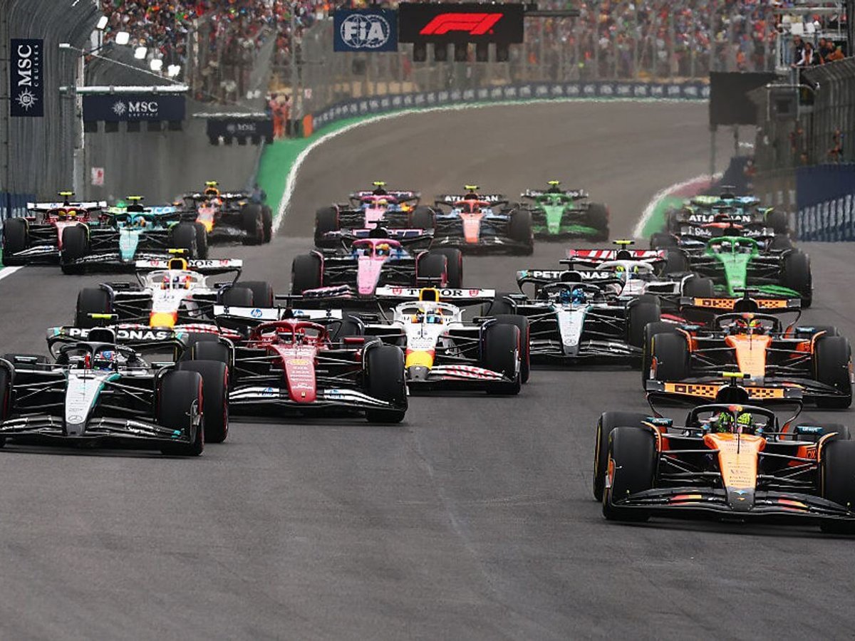 Dynamic AI cars battling intensely on the Portimo track in Granprix AI Racing Arena tournament 2025 highlights