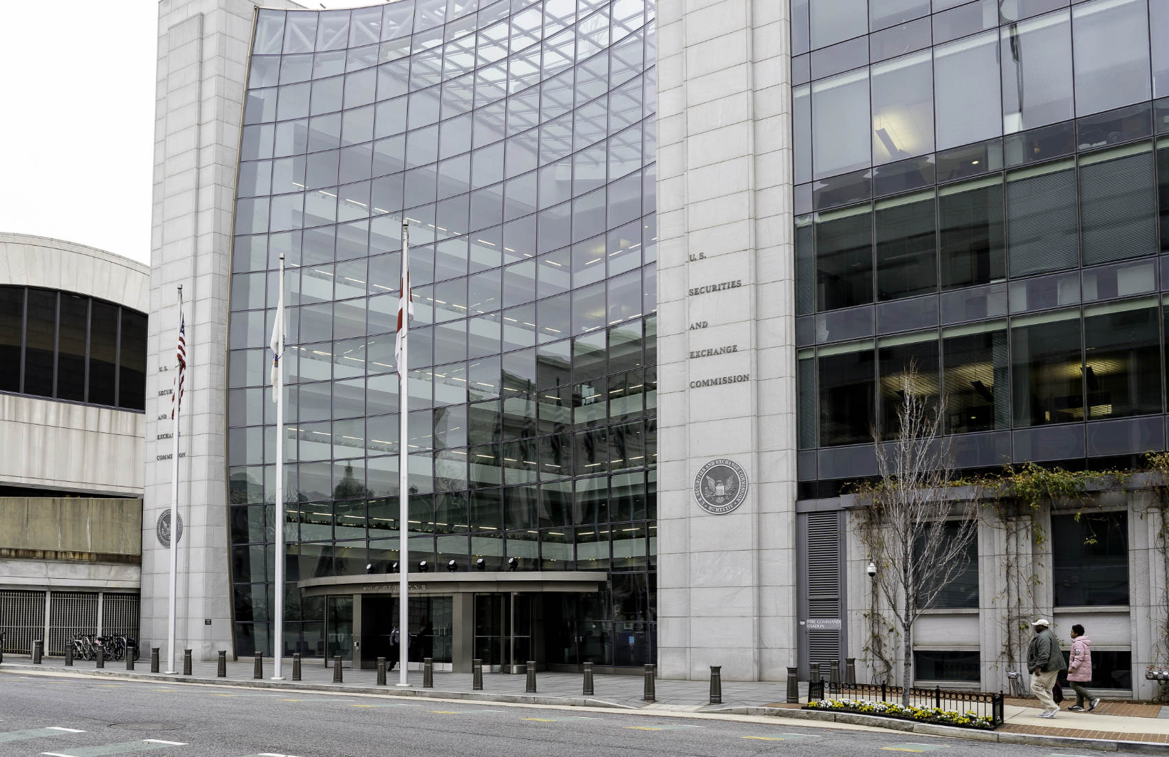 Dynamic graphic illustrating SEC 2% capital haircut unlocking liquidity for USD stablecoins in broker-dealer net capital calculations