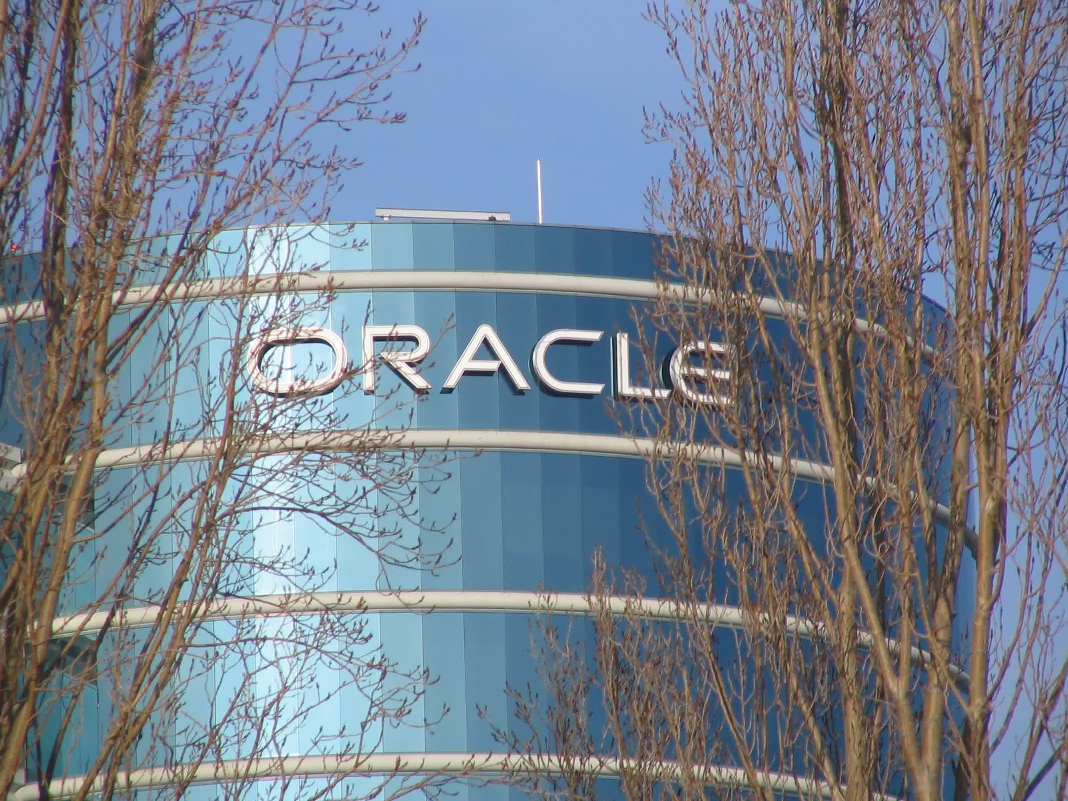 Solana lending default risk hedging AI oracle