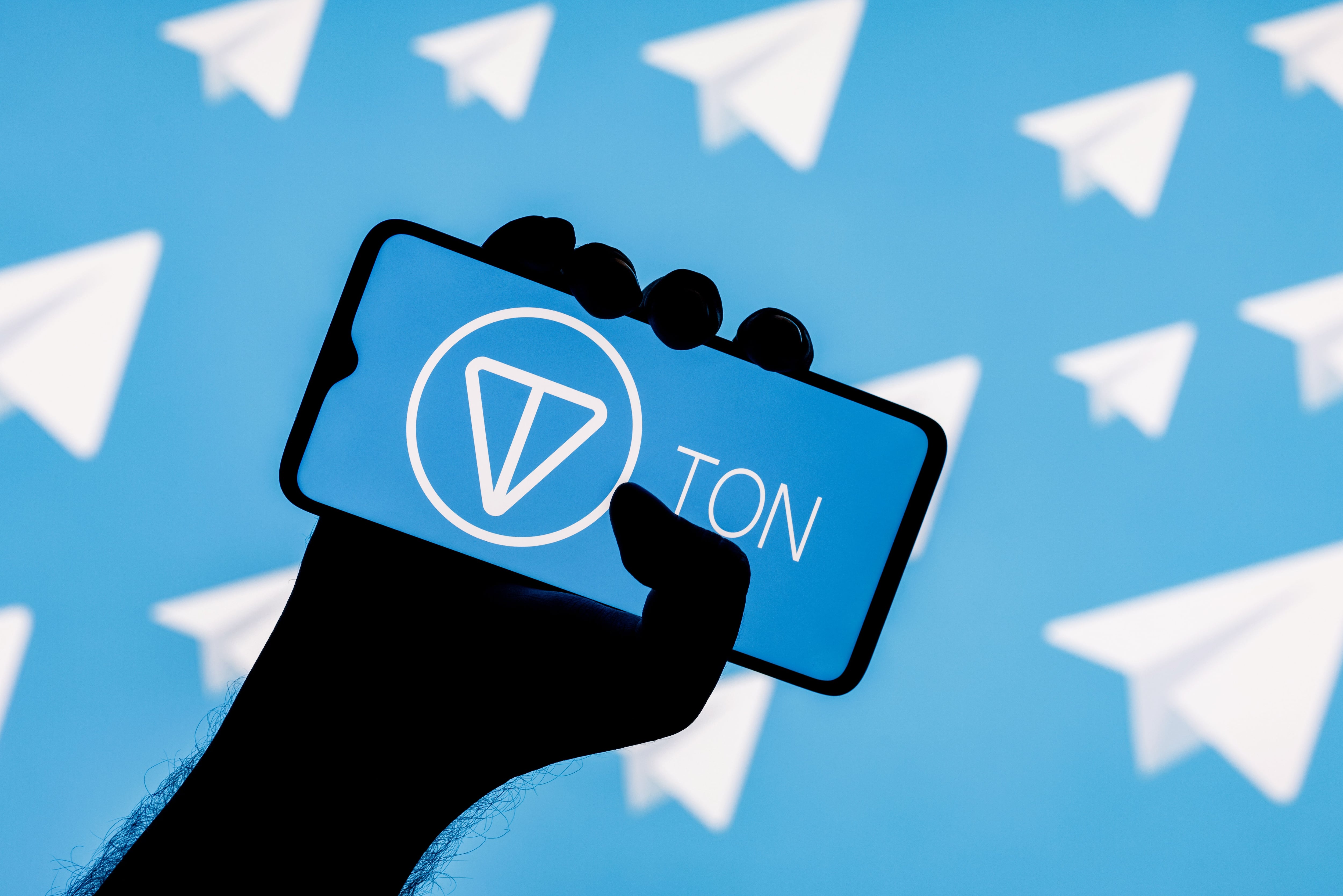 Telegram DeFi access with Chainlink and TON