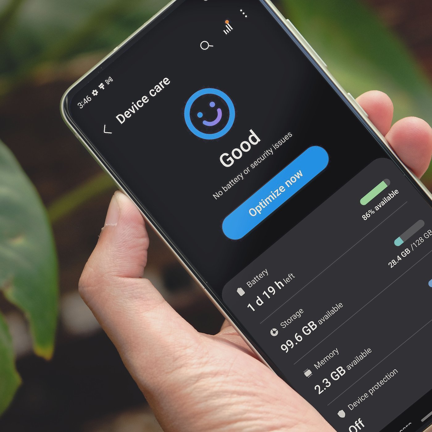 monitoring battery and data usage on smartphone