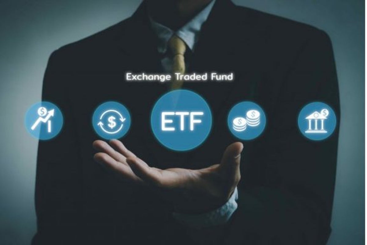 ETF quarterly rebalancing process illustration