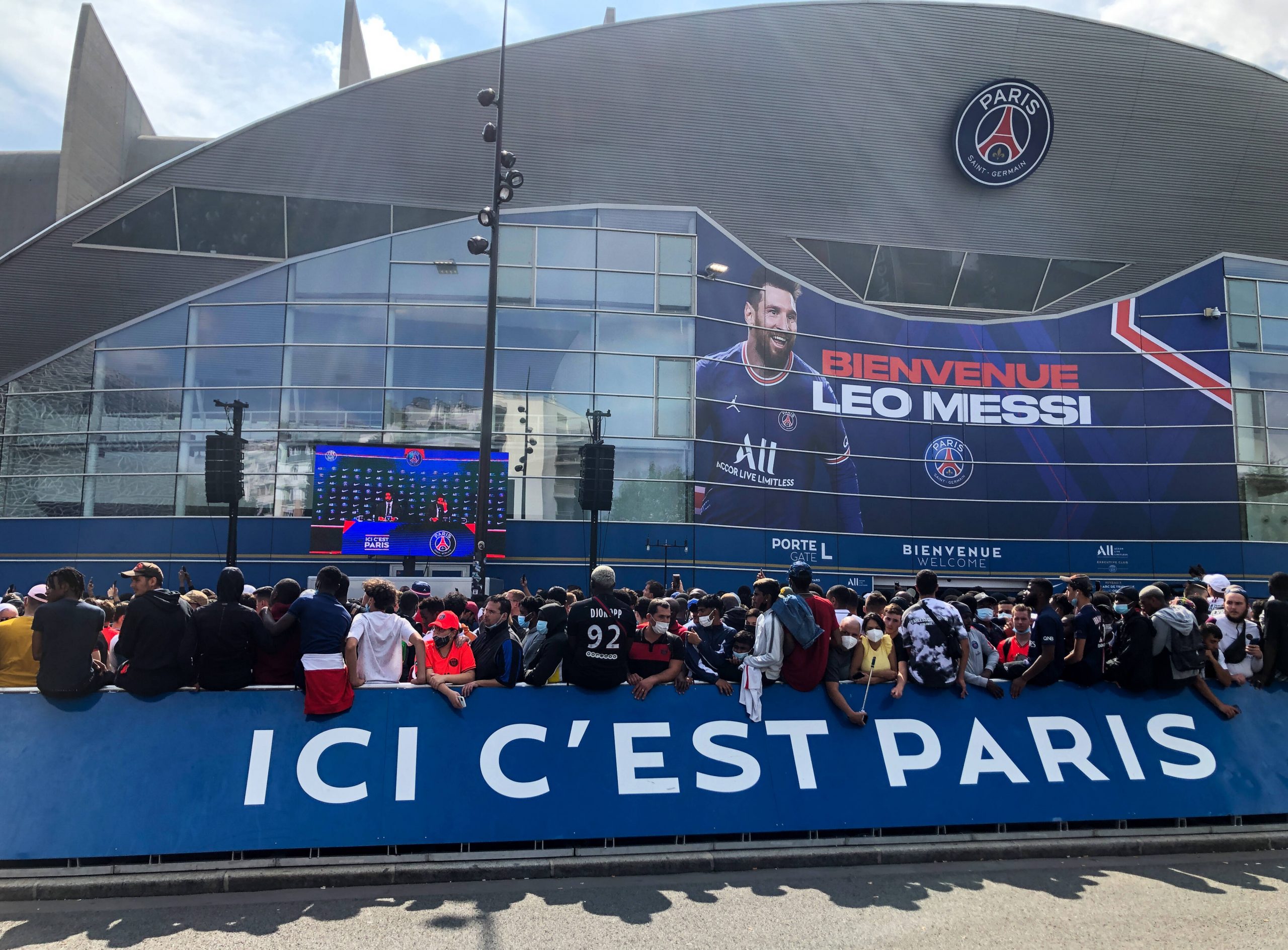 PSG fan token VIP lounge stadium
