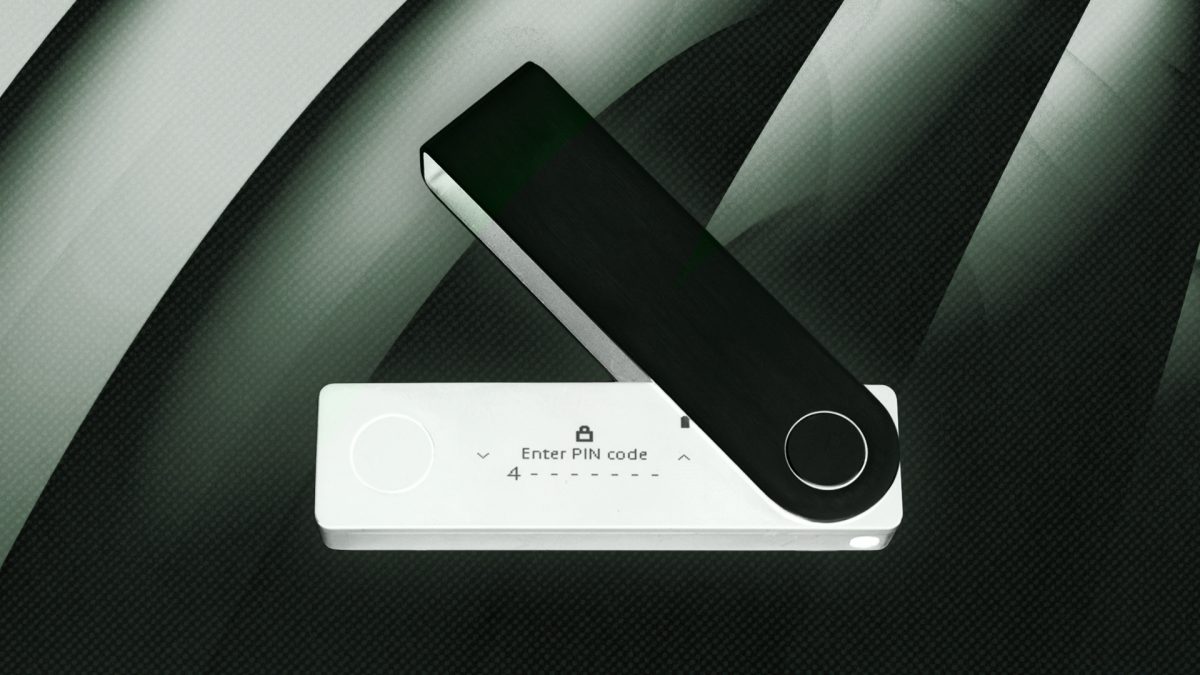 Hardware wallet securing governance tokens earned from a crypto rewards card, illustrating best practices for DeFi token protection
