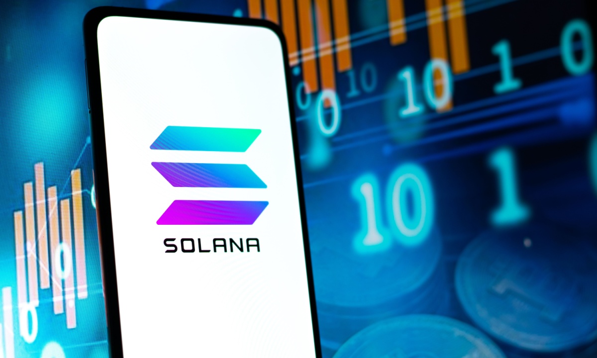 Institutional adoption of Solana blockchain for real world asset tokenization with major banks and digital assets
