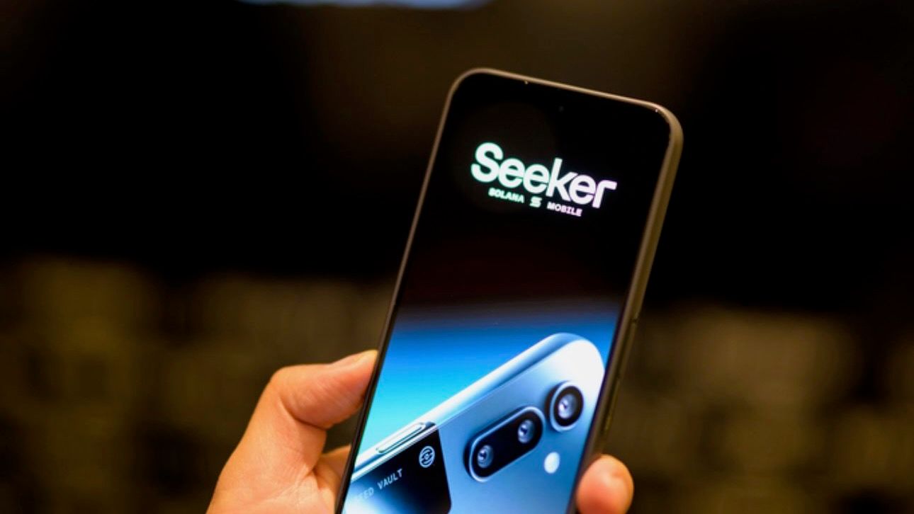 Solana Saga phone home screen showing DePIN dApps like WeatherXM and Raiinmaker
