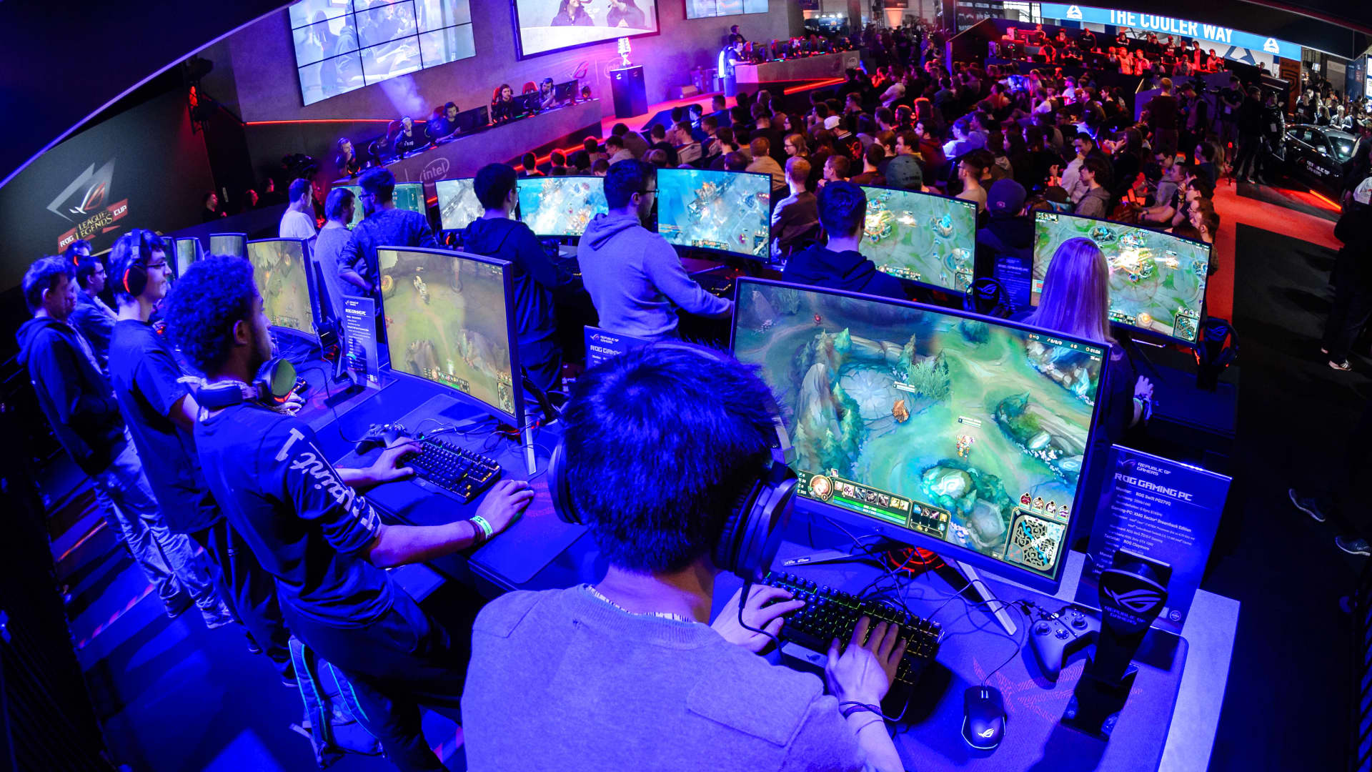 vibrant-ai-agents-in-a-futuristic-battle-royale-arena-inspired-by-tiny-legends-with-blockchain-elements-and-cheering-crowds.jpg?w=900&source=odin&compress=true