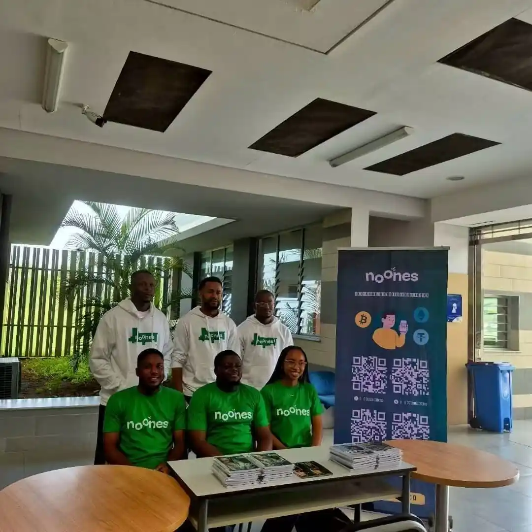 Vibrant photo of Thai street vendor scanning QR code for stablecoin USDC USDT payment at bustling Thailand market stall, low-fee crypto payments guide